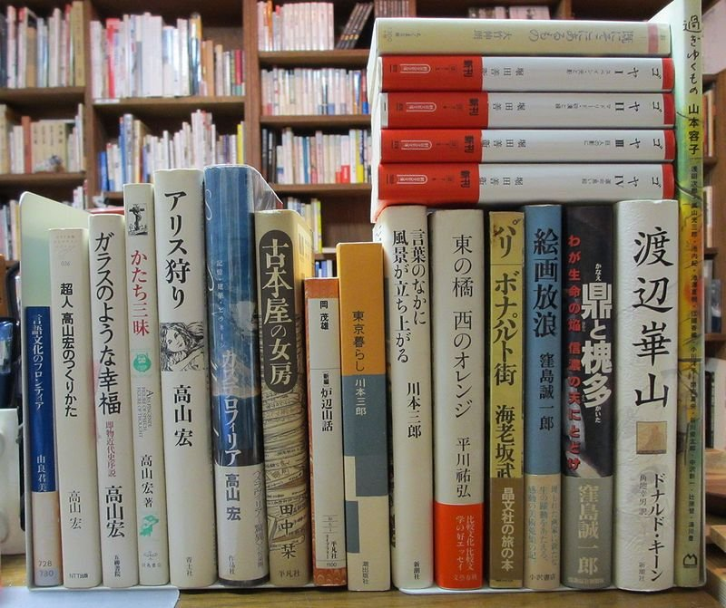 有些書在某個時間點若錯過了,可能就再也找不到了,也許是因為書名過眼即忘,也可能是出版社不再刷了,也可能就忘了有這麼一回事。雖然不是說舊的東西就比較好,但我算是個念舊的人,除了書籍本身的價值之外,那份藏在頁與頁之間、關於閱讀的回憶更是無價。