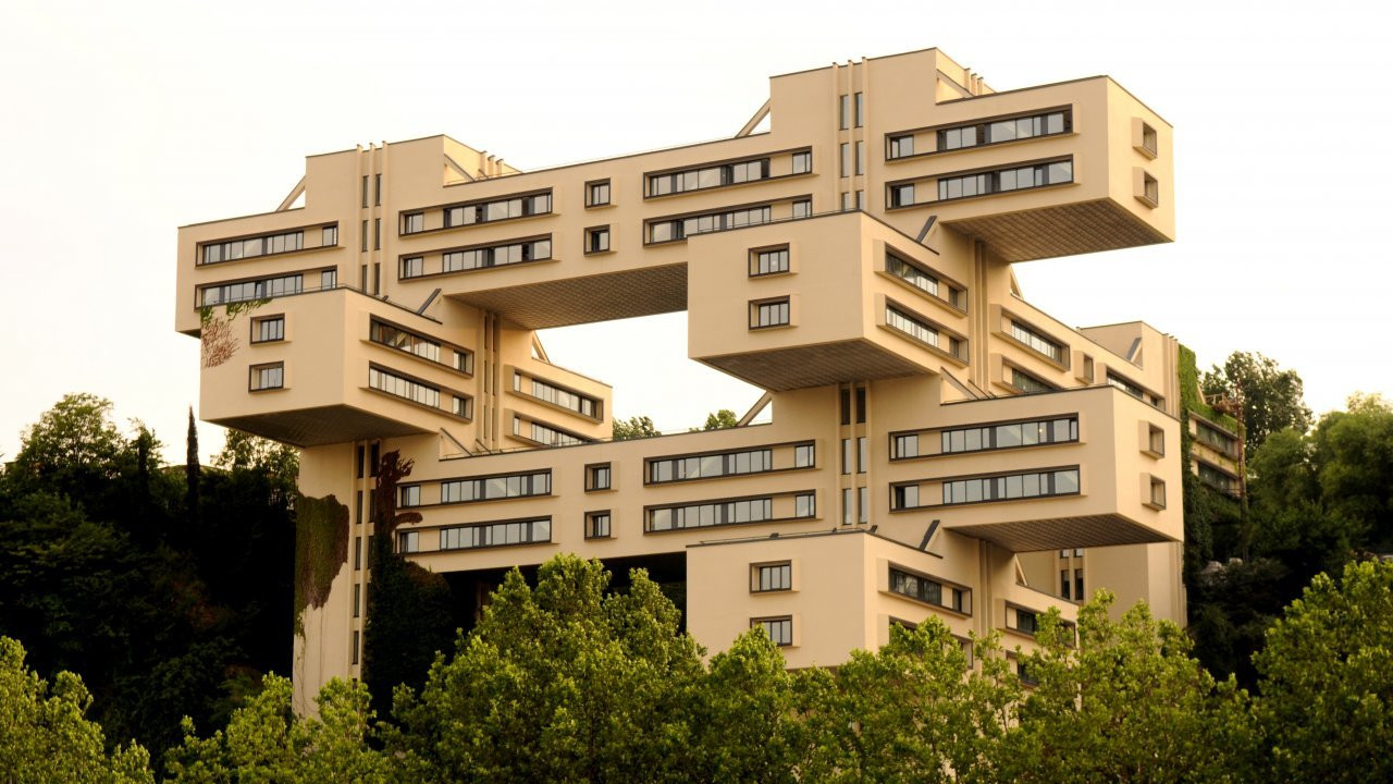 1975 年竣工的喬治亞蘇維埃社會主義共和國公路建設和管理部,現喬治亞銀行總部